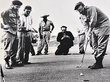 Fidel golfer, foto Alberto Korda